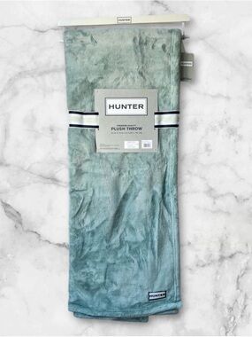 Hunter Coco Flannel Soft Plush Throw Blanket, Color Desert Sage, 50inX70in, NWT